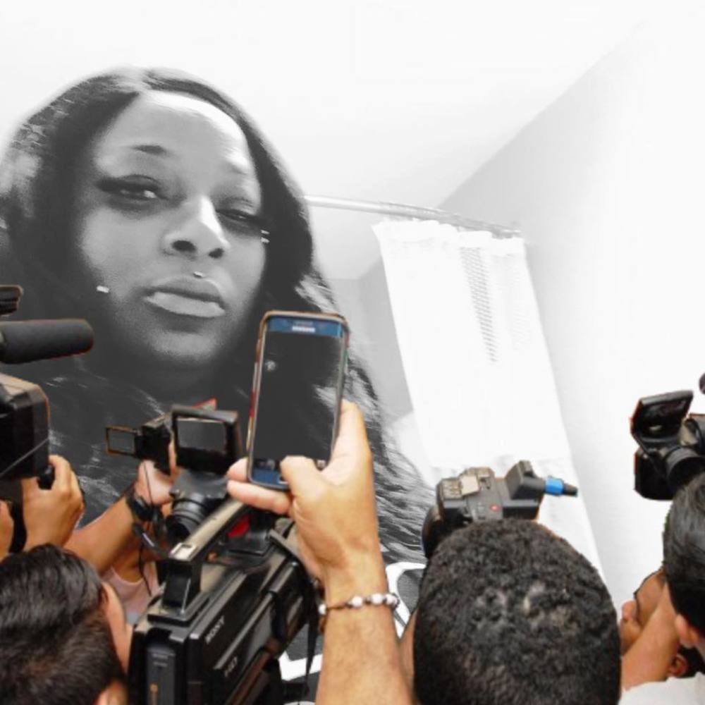 Meet your Posher, Ebony